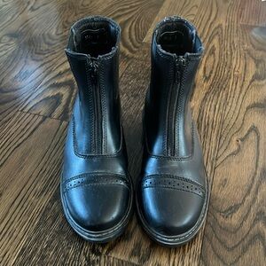 Tuffrider girls boots sz 2 excellent condition!